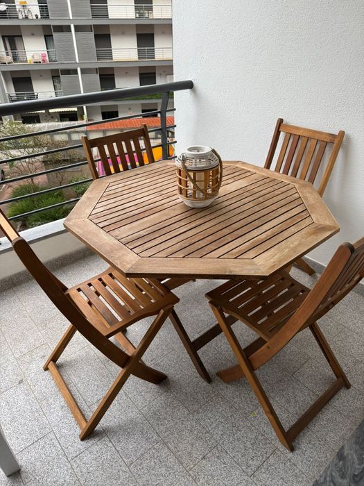 Mesa de exterior e 4 cadeiras