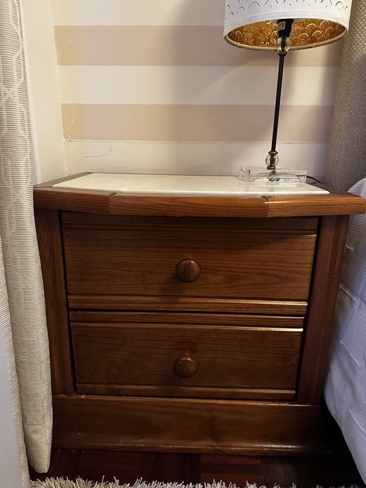 Cómoda + mesas de cabeceira + cadeira