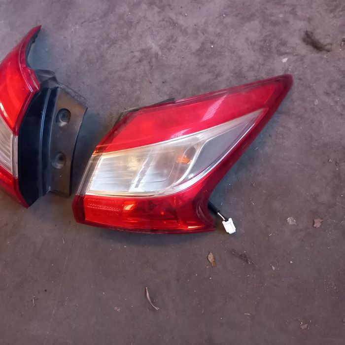 Farois traseiros nissan pulsar ano 2015