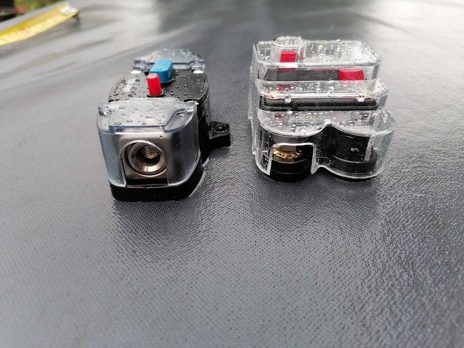 Bezpiecznik z resetem 150AMPER 12V-48V DC i pokrywą przeciwpyłową