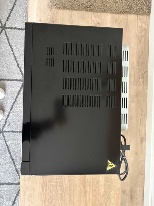 Kuchenka mikforalowa z funckcją grilla Amica AMGF23E1GB 900W