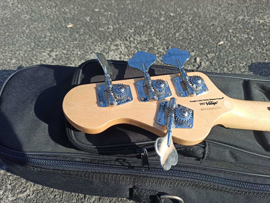 Gitara basowa Vintage V964