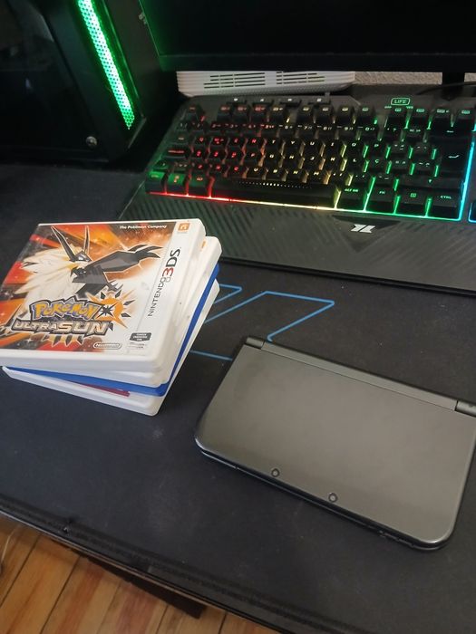 Nintendo 3ds xl em bom estado com carregador (+jogos)