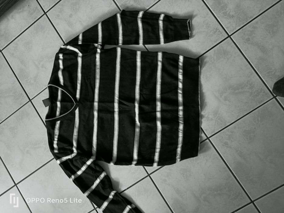 sweter męski w serek