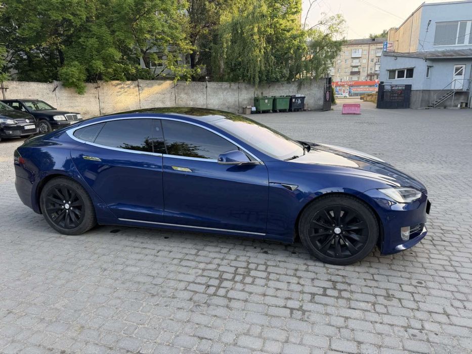 Tesla Model S 2017