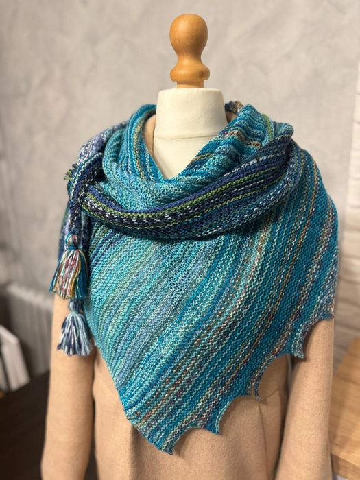 Chusta strzałka ręcznie robiona na drutach