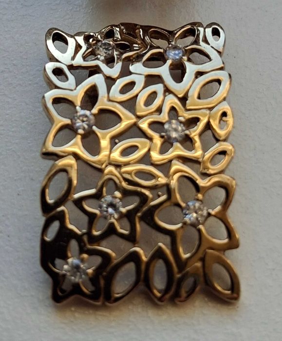 Złoty pierścionek z zawieszką