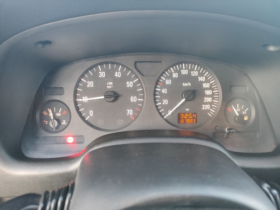 Opel Astra G 1.6 бензин 2002 года