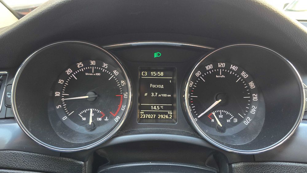 Авто Шкода Суперб 2011року з 1.6ТДІ, Чорний седан! 234тис пробігу.