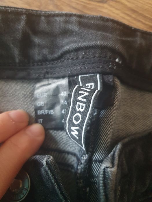 Jeansy czarne haftowane róże 40 L XL spodnie damskie