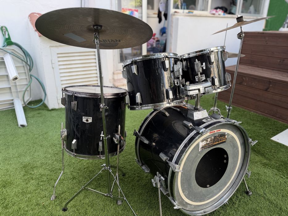 Bateria Tama RockStar 12,13,16,22 Pratos Sabian e Tarola SuperStar Hyperdrive