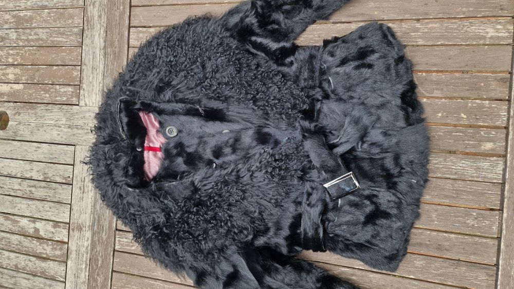 Casaco de pele verdadeira.