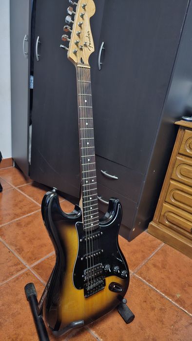 Guitarra Squier by Fender