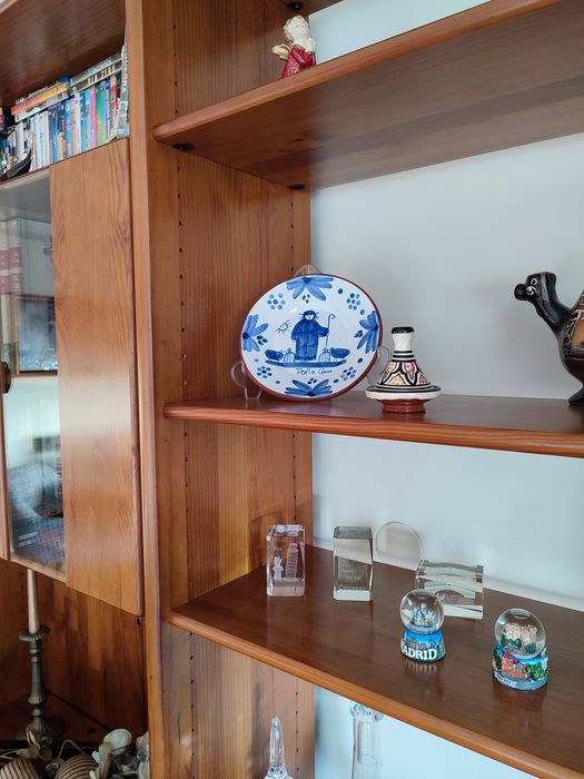 Móvel de sala CERNE com suporte TV, arrumação e louceiro