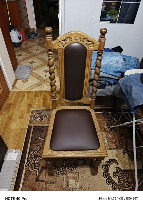 Krzesło dębowe rzeźbione