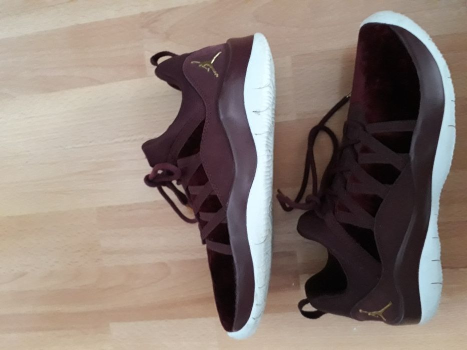 Buty Jordan aksamit piękne ,nowa kolekcja,rozmiar 39(24,5cm).