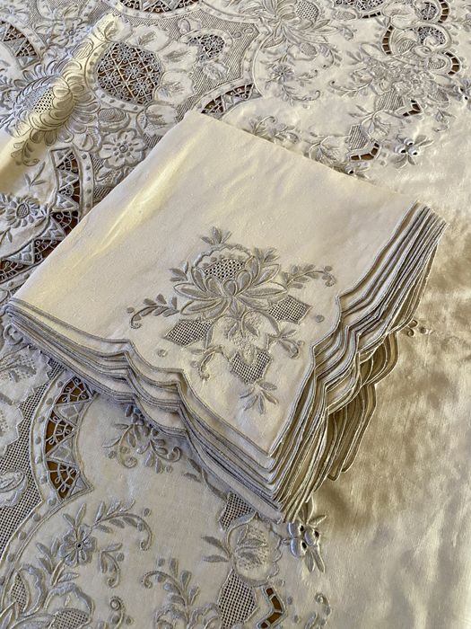 Toalha de Mesa Bordado da Madeira