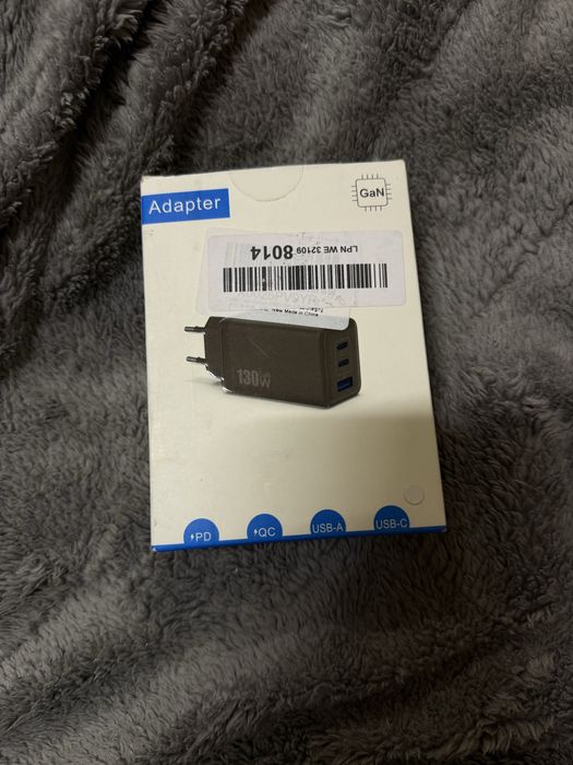 Мережевий зарядний пристрій