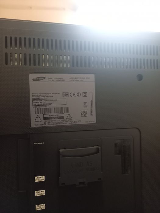 Vendo tv Samsung 50 polegadas  4 K UHD -como nova, sem riscos comando original.