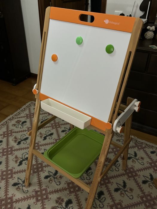 Quadro-cavalete Montessori para desenhar