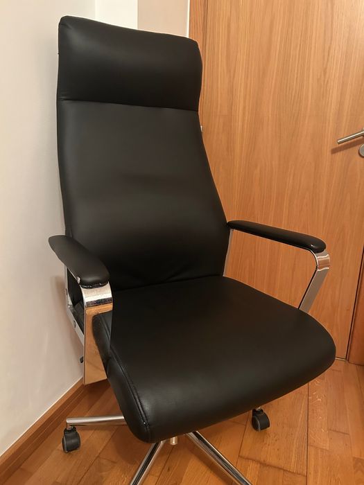 Cadeira Escritório Diretor/Executiva Como NOVA! (Ergonómica/Cromada)