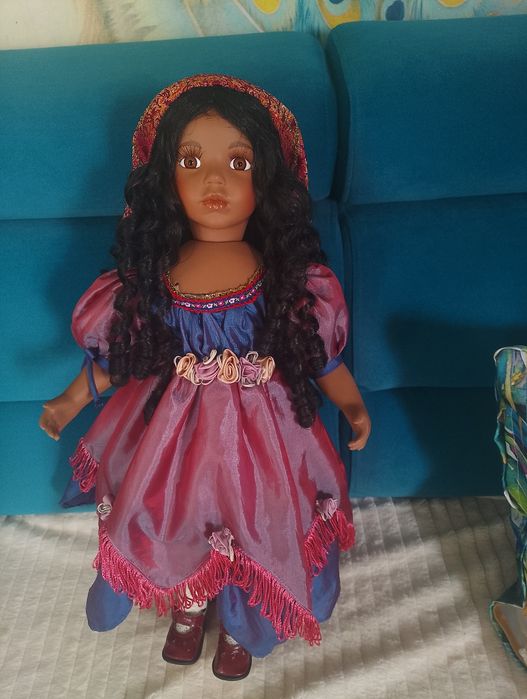 Lalka porcelanowa sygnowana cyganka