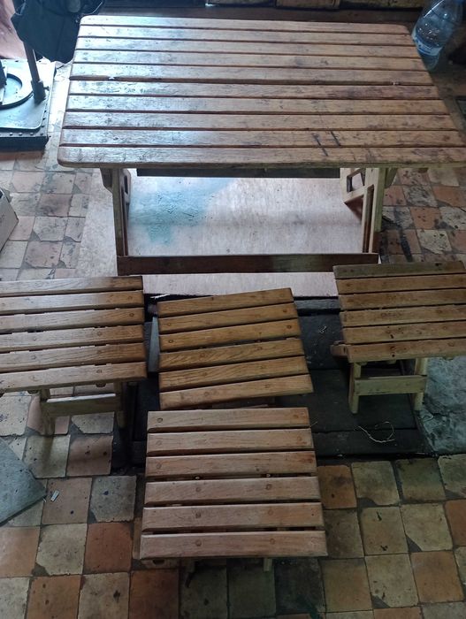 Складной стол и табуреты для пикника