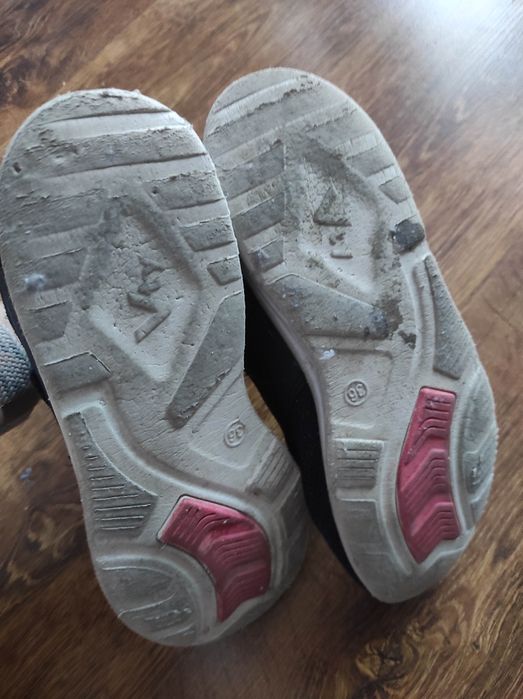 Buty sportowe r. 36