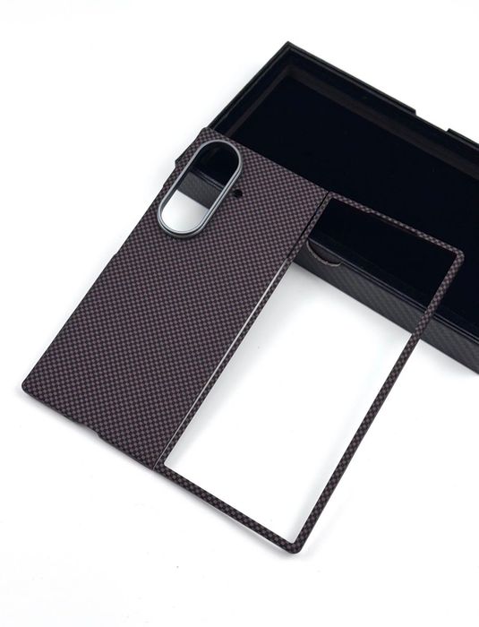 Карбоновый чехол Galaxy Fold 7 MagSafe (Brown) Plain version