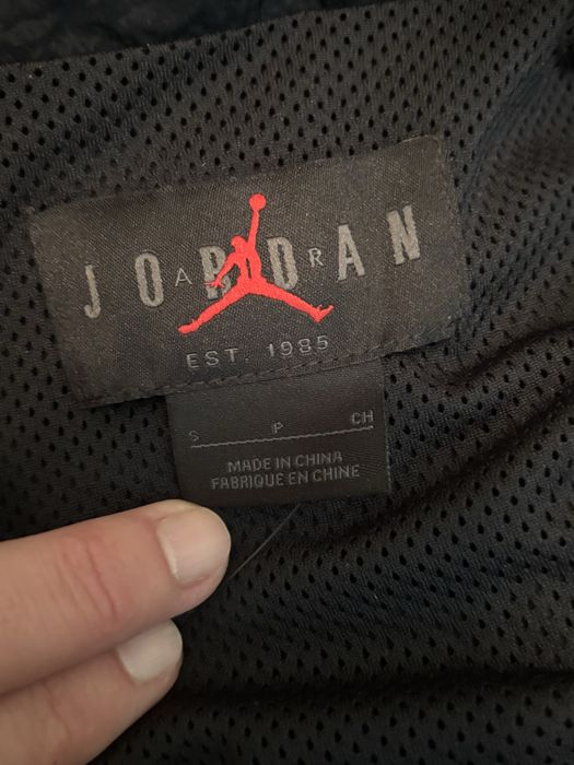 Продам оригинальную ветровку Jordan