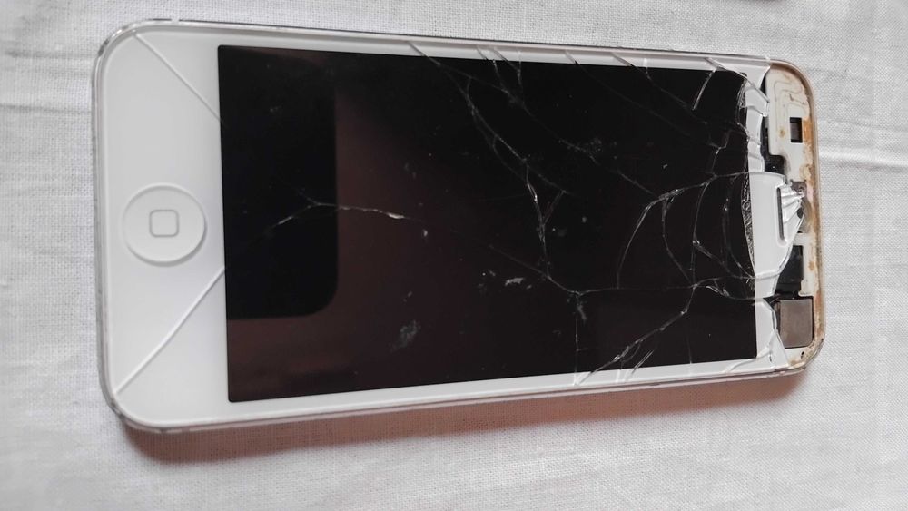 Телефон Apple IPhone 5 модель А1428 на запчастини