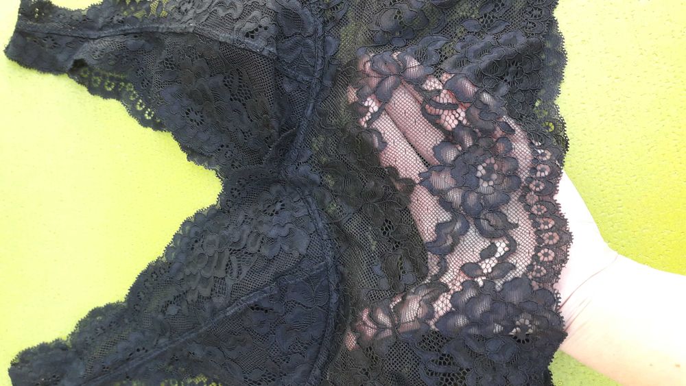 Комплект білизни: бралет із ущільненою чашкою та трусики бразіліану