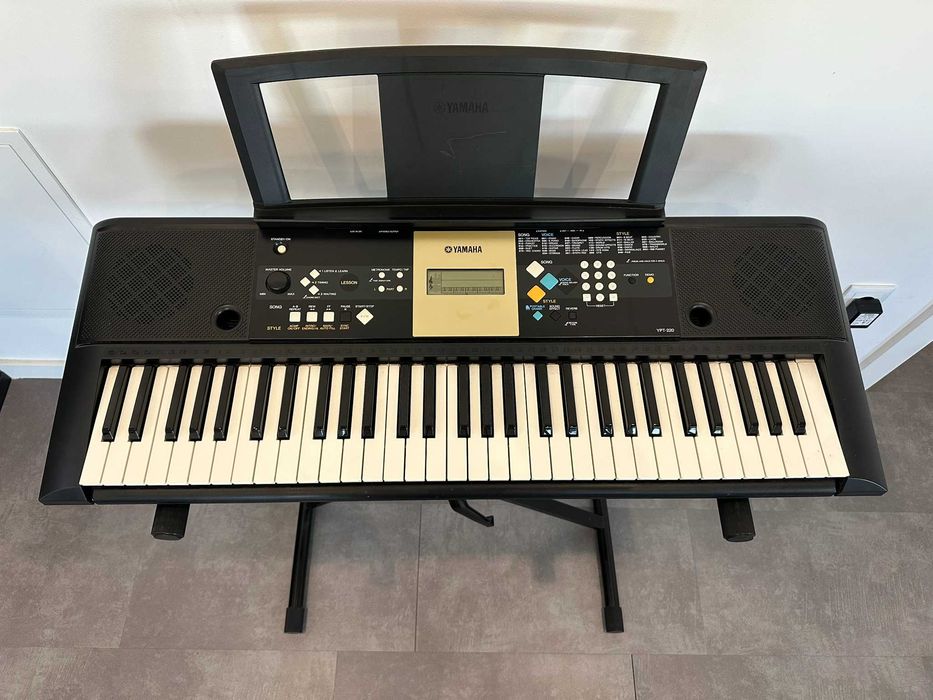 Yamaha YPT-220 Teclado