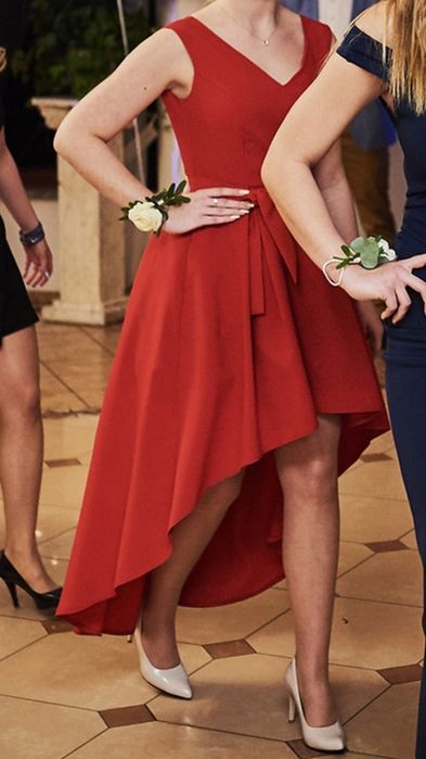 Czerwona suknia wieczorowa