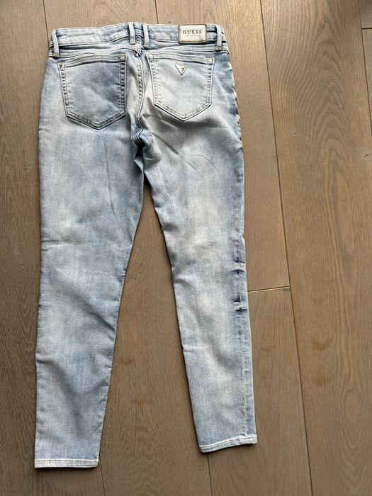 Jeansy Guess Marilyn Skinny Low 28 błękitne stan idealny