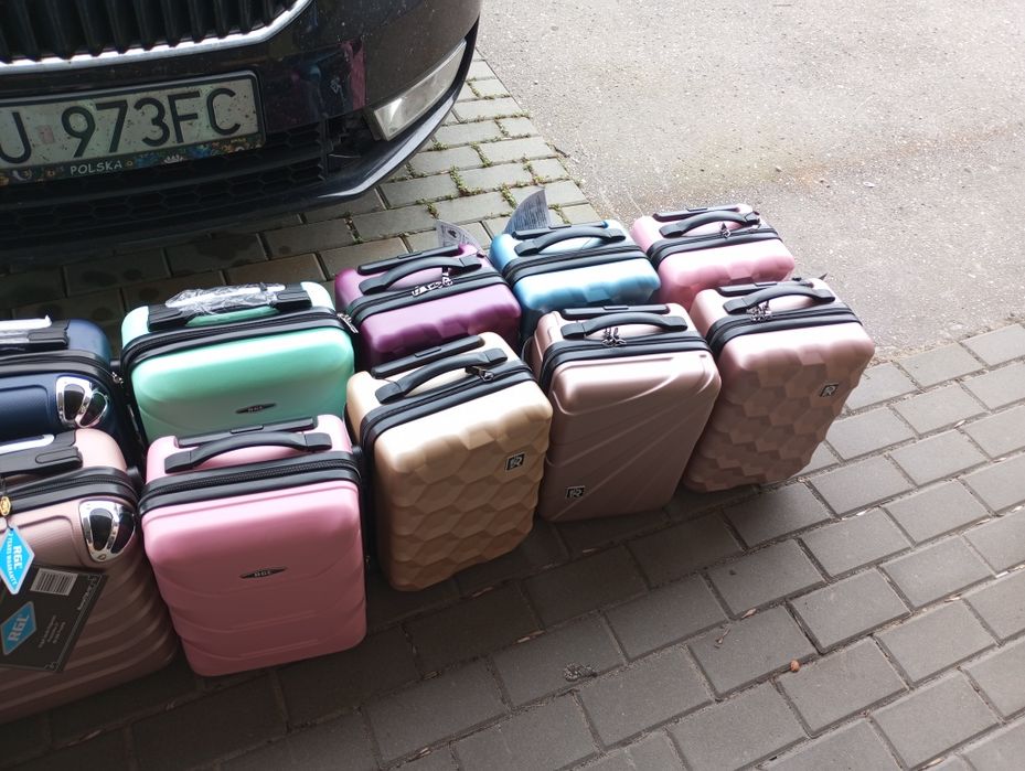 Walizki małe lionerki i wizzarki bezpłatne z Abs