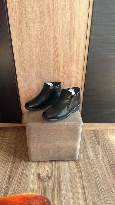 Nr 3 Botki czarne, zamki.