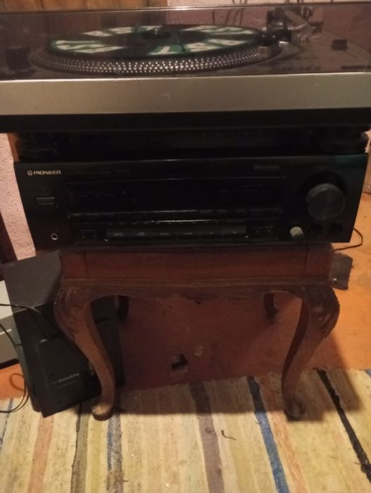 Amplificador mais gira discos antigo