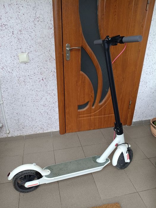 Електросамокат Xiaomi Mi Electric Scooter M365