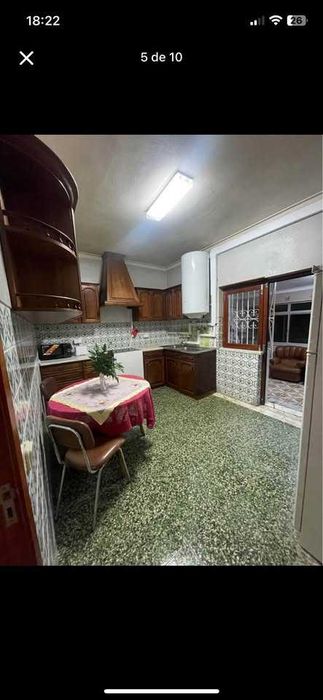 Arrendo quarto disponível em moradia T4 térrea com quintal, zona de Pinhal Novo
