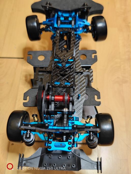 Podwozie RC do driftu z Carbonu 1/10