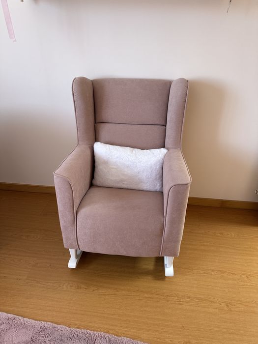 Sofá rosa para quarto de menina novo