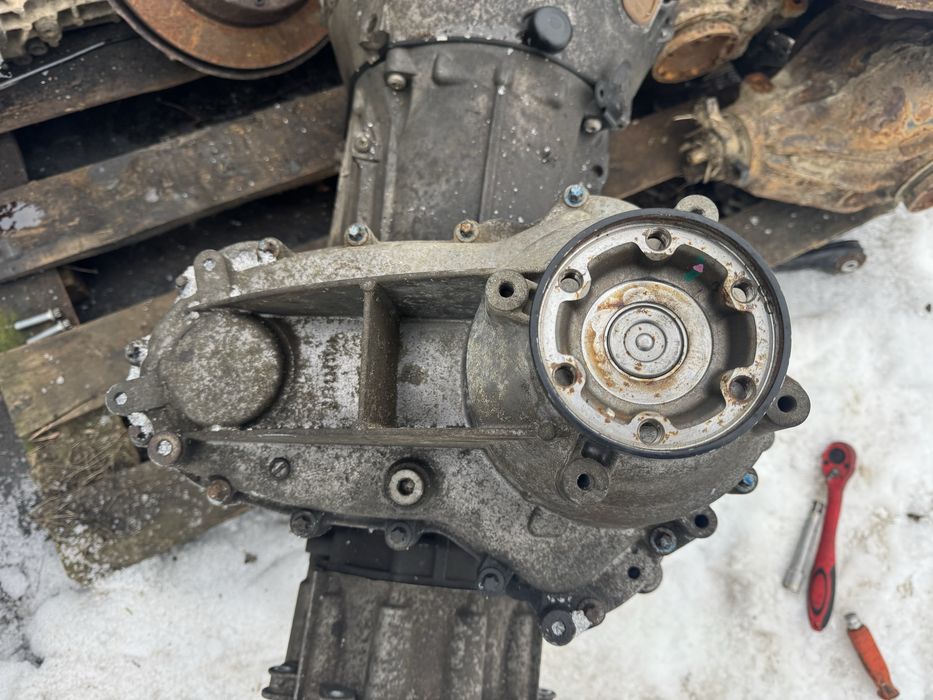 Продам роздатку Мерседес мл 164 оригинал 3.0д