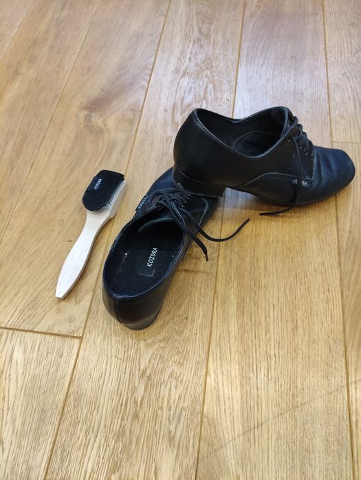 Body, spodnie i buty turniejowe dla chłopca