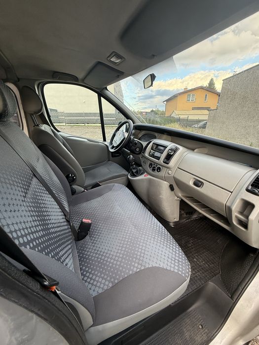 Renault Trafic 2008 2.0 diesel wersja long 9os