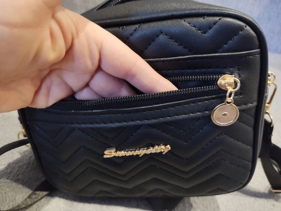 Nowa,mała, czarna torebka na ramię