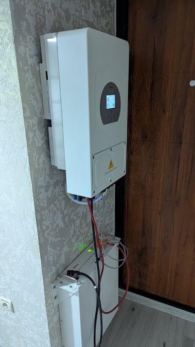 Підключення інверторів і аккумуляторів.