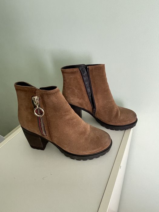 Botas em pele - tamanho 38 (usadas 1 vez)