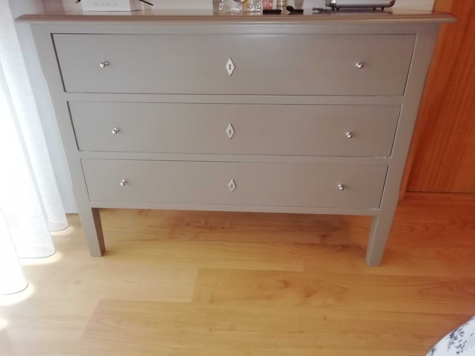 Vendo conjunto de mesas de cabeceira mais comoda.