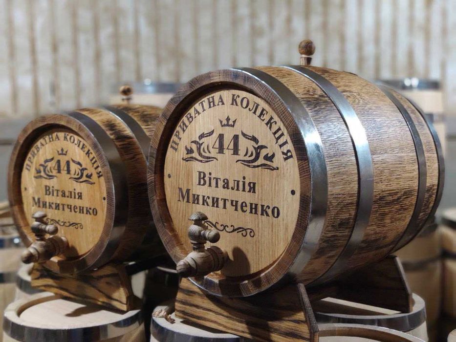 Бочка діжка дубова для напоїв вина віскі самогону алкоголю